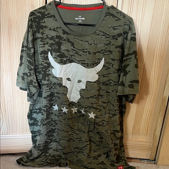 Under Armour Green Camo Tee with Bull Graphic - Picture 1 of 3